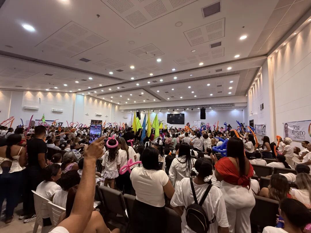 Valledupar 室内体育场里的竞选集会